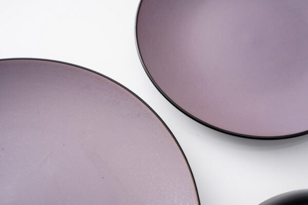 Lavender & Black Ceramic Dinnerware Set – Unique Dual-Tone Design - 图片 3