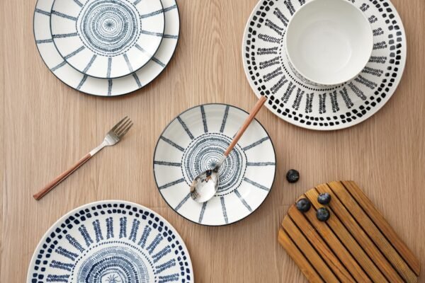 Geometric Pattern Ceramic Plates – Intricate and Unique - 图片 2