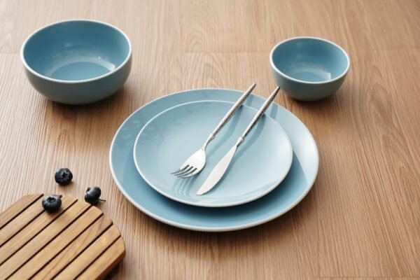 Blue Glazed Ceramic Dishware Set – Vibrant Ocean Aesthetic - 图片 2