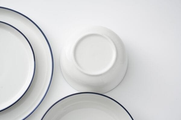 Classic Blue Rim White Porcelain Dinnerware Set - 图片 3