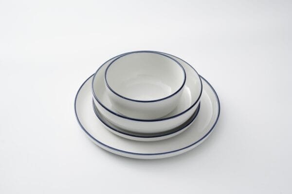 Classic Blue Rim White Porcelain Dinnerware Set - 图片 4
